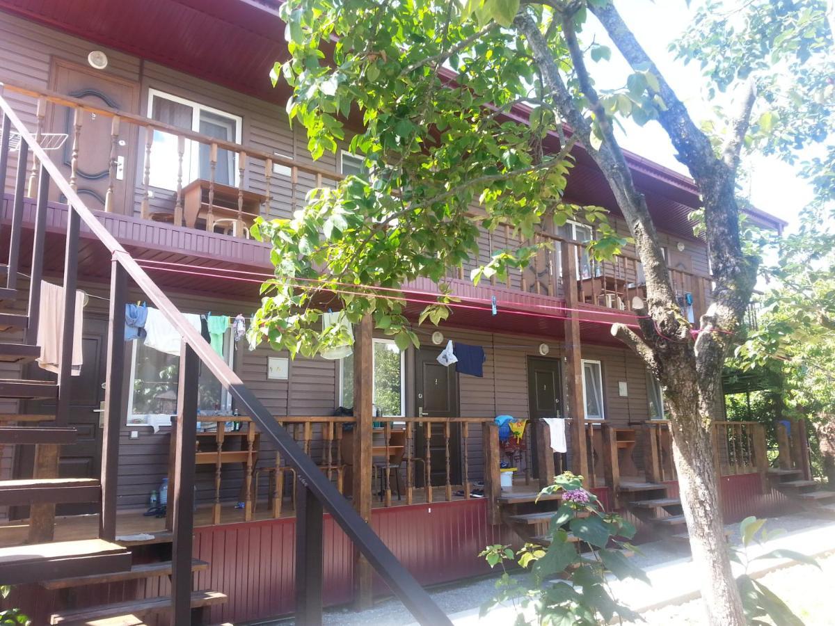 Guest House Yuzhnaya Palmira Pizunda Exterior photo